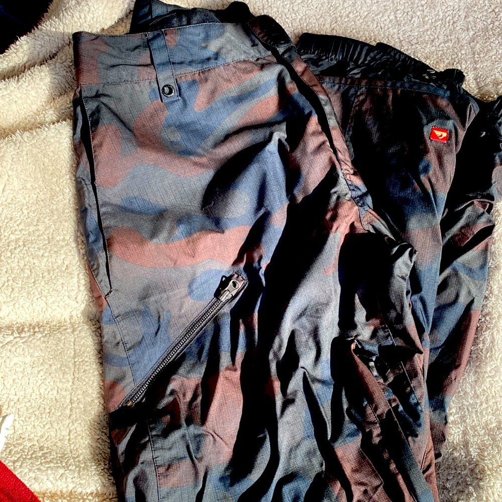 QuickSilver snow pants